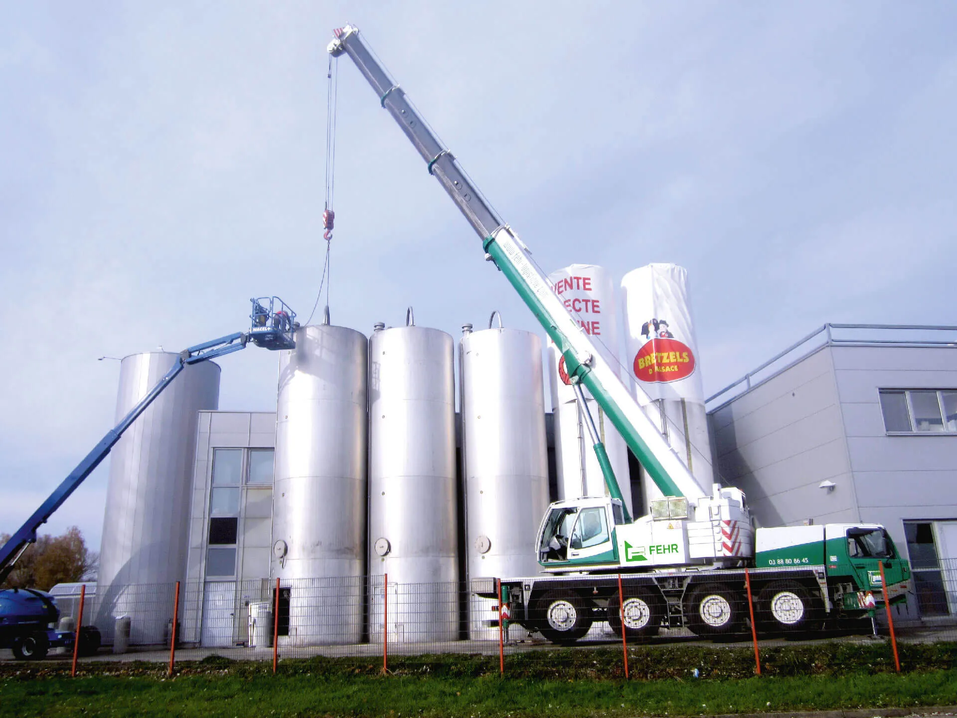 Engin de levage : grue mobile 65T flèche 44m