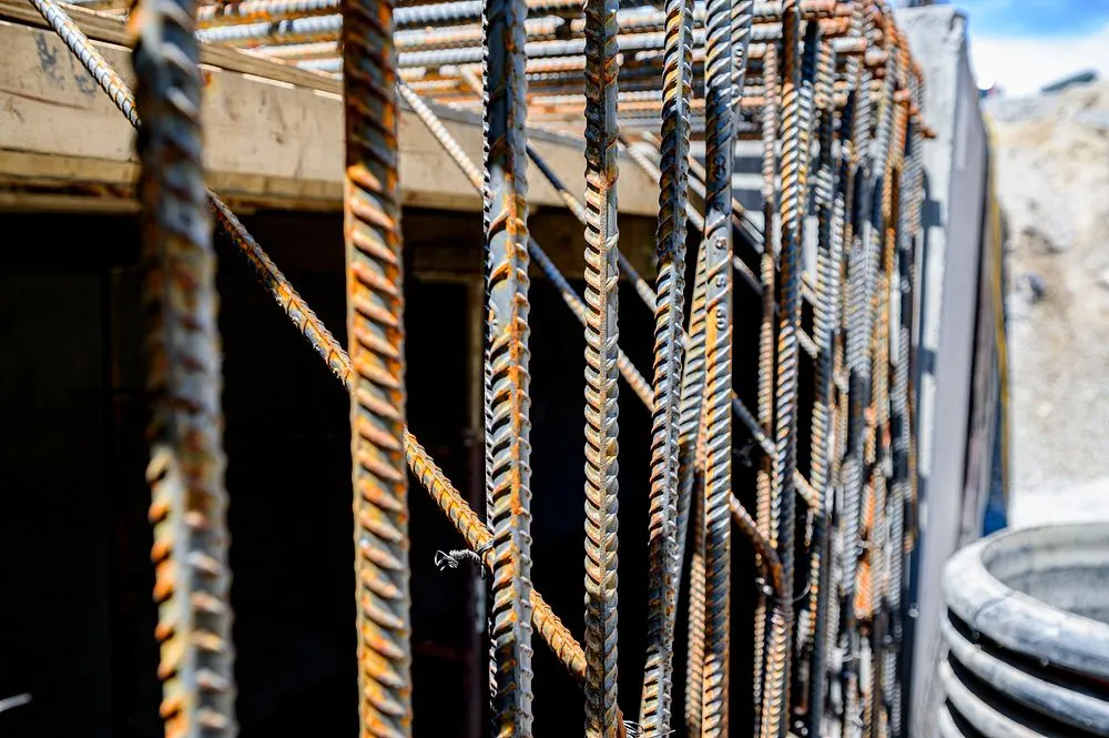 Les Différences Fondamentales entre Béton Armé et Béton Précontraint