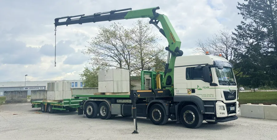 Camion 4 essieux grue | FEHR Group
